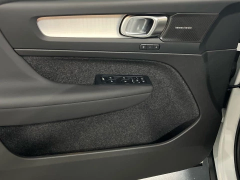 Volvo XC40 XC40 Plus, B4 Mild Hybrid, Gasolina, Dark