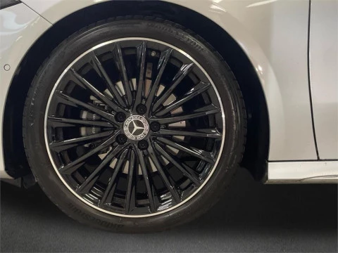 Mercedes-Benz Clase A 200 d Sedán