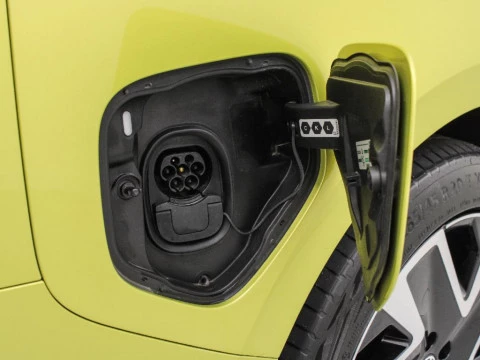 Volkswagen ID. BUZZ 1st Edition 5-asientos Batalla Corta 150 kW (204 CV) 77 kWh Aut 1 Vel.