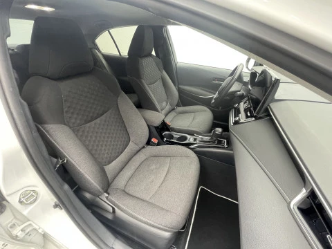 Toyota Corolla Sedán STYLE 1.8 HYBRID 140CV AUT