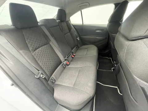 Toyota Corolla Sedán STYLE 1.8 HYBRID 140CV AUT