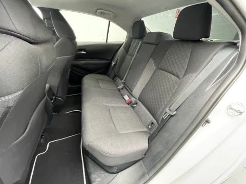 Toyota Corolla Sedán STYLE 1.8 HYBRID 140CV AUT