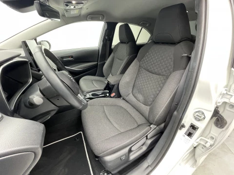 Toyota Corolla Sedán STYLE 1.8 HYBRID 140CV AUT