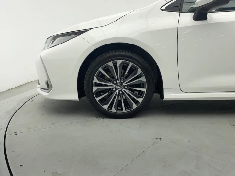 Toyota Corolla Sedán STYLE 1.8 HYBRID 140CV AUT