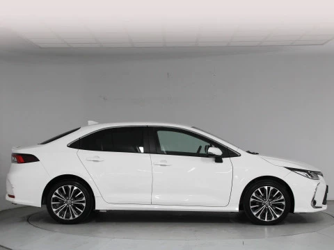 Toyota Corolla Sedán STYLE 1.8 HYBRID 140CV AUT