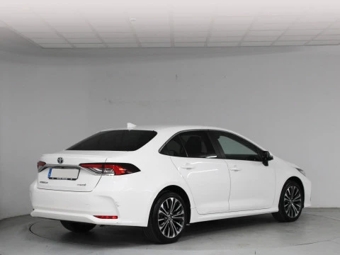 Toyota Corolla Sedán STYLE 1.8 HYBRID 140CV AUT