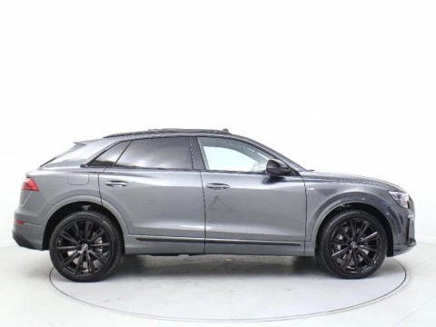 Audi Q8 AUDI Q8 SUV  BLACK LINE TFSI E QUATTRO 290 KW TIPTRONIC