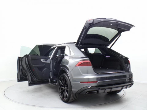 Audi Q8 AUDI Q8 SUV  BLACK LINE TFSI E QUATTRO 290 KW TIPTRONIC