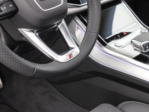 Audi Q8 AUDI Q8 SUV  BLACK LINE TFSI E QUATTRO 290 KW TIPTRONIC