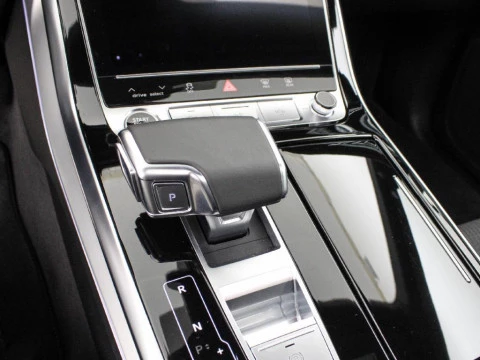 Audi Q8 AUDI Q8 SUV  BLACK LINE TFSI E QUATTRO 290 KW TIPTRONIC