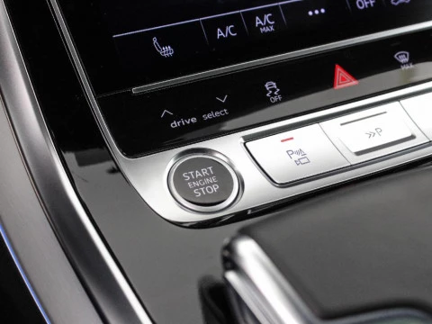 Audi Q8 AUDI Q8 SUV  BLACK LINE TFSI E QUATTRO 290 KW TIPTRONIC