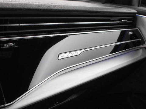 Audi Q8 AUDI Q8 SUV  BLACK LINE TFSI E QUATTRO 290 KW TIPTRONIC