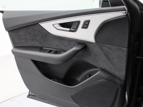 Audi Q8 AUDI Q8 SUV  BLACK LINE TFSI E QUATTRO 290 KW TIPTRONIC