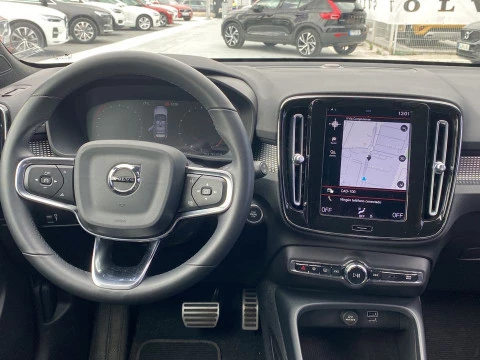 Volvo XC40 1.5 T3 R-DESIGN 5P
