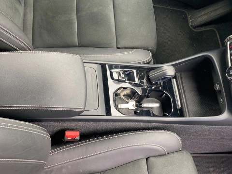 Volvo XC40 1.5 T3 R-DESIGN 5P