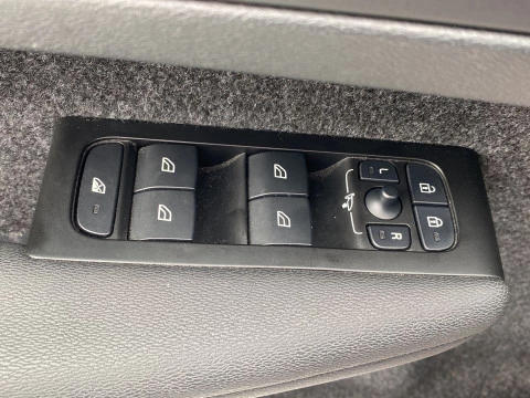 Volvo XC40 1.5 T3 R-DESIGN 5P