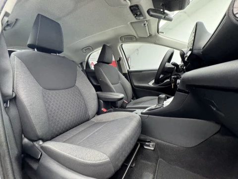 Toyota Yaris 1.5 120H Business Plus