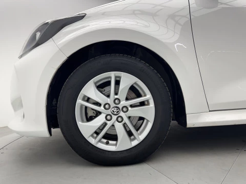 Toyota Yaris 1.5 120H Business Plus