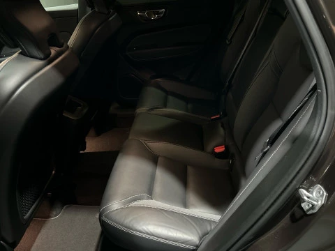 Volvo XC60 2.0 B4 D R-DESIGN AUTO 197 5P