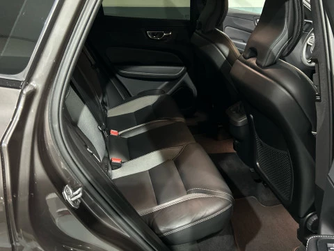 Volvo XC60 2.0 B4 D R-DESIGN AUTO 197 5P