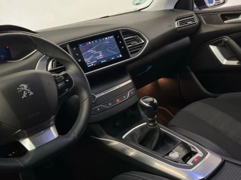 Peugeot 308 5P Allure Puretech 130 S&S MAN