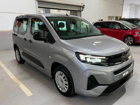 Opel Combo 1.5 TD 74KW SWB 4P Opel Combo 1.5 TD 74KW SWB 4P