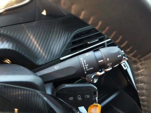 Peugeot 2008 Puretech 100 S&S Active Pack 75 kW (100 CV)