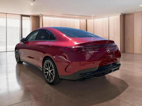 Mercedes-Benz CLA  180 con tecnologia hibrida