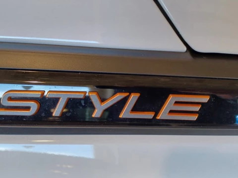 Peugeot 2008 Style Gasolina 100 S&S 6 Vel. MAN