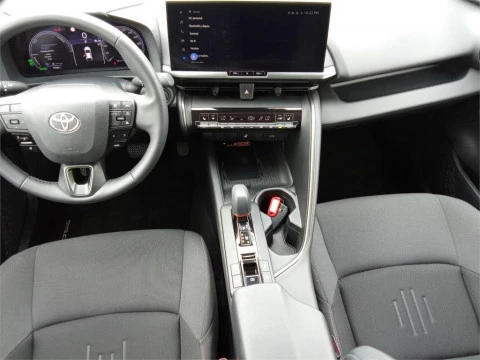 Toyota C-HR Advance Plus + Skyview®