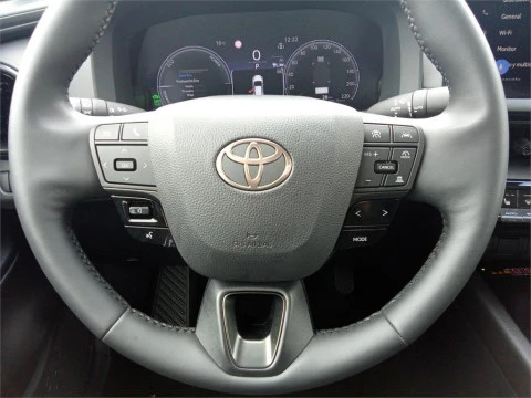 Toyota C-HR Advance Plus + Skyview®