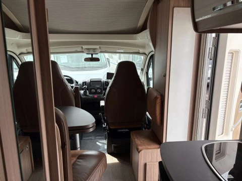 BURSTNER GMBH 250 TRAVEL VAN T590