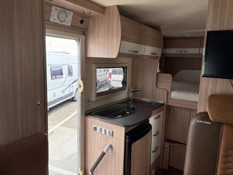 BURSTNER GMBH 250 TRAVEL VAN T590