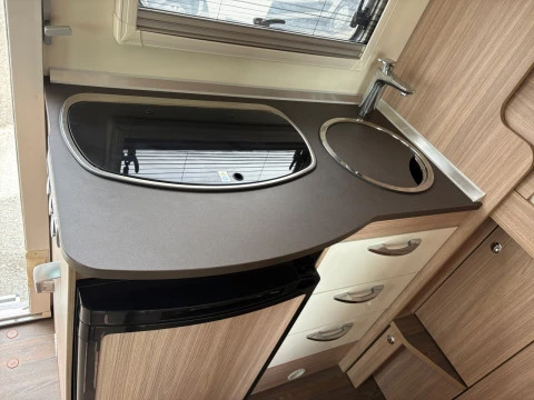 BURSTNER GMBH 250 TRAVEL VAN T590