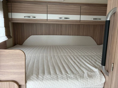 BURSTNER GMBH 250 TRAVEL VAN T590