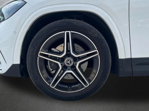 Mercedes-Benz GLA  200 d