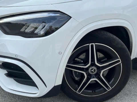 Mercedes-Benz GLA  200 d