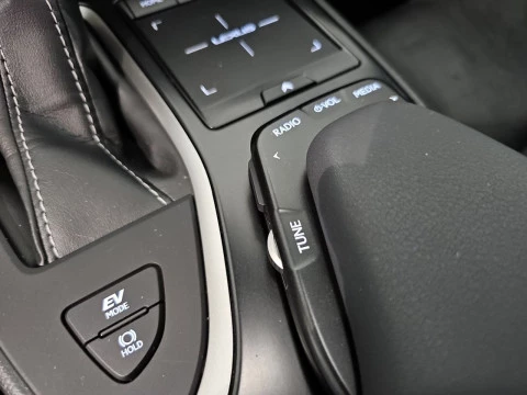 Lexus UX 2.0 250h Business