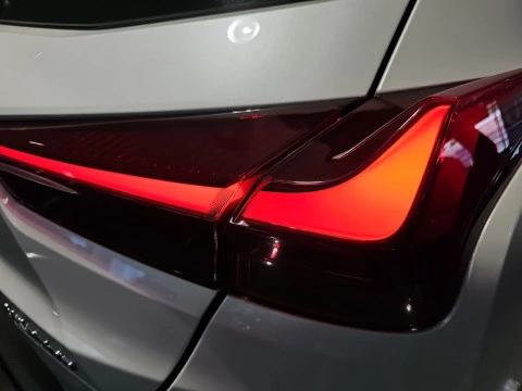 Lexus UX 2.0 250h Business