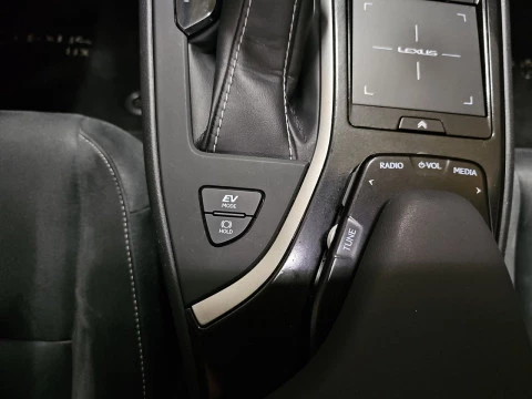 Lexus UX 2.0 250h Business