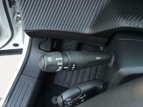 Peugeot 2008 Eléctrico Allure Pack 100 kW (136 CV)