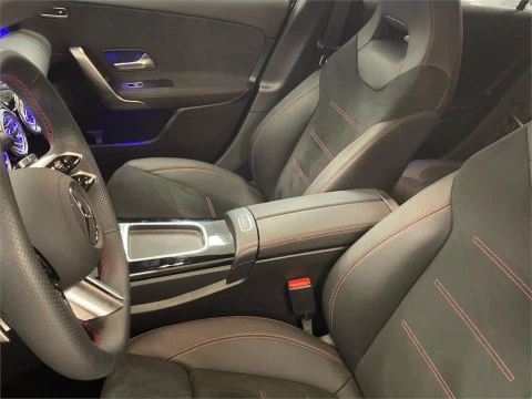 Mercedes-Benz Clase A 180 Sedán