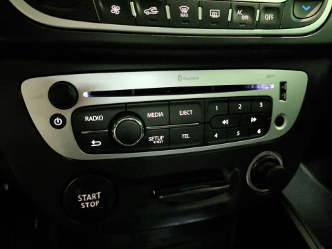 Renault Fluence 1.6 16v Limited 81 kW (110 CV)