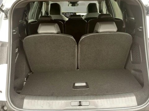 Peugeot e-5008 Allure Eléctrico 157kW