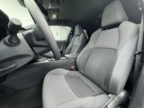 Toyota C-HR 1.8 Advance Hybrid 140