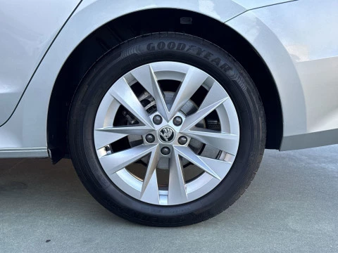 Skoda Octavia 1.5 TSI m-HEV Selection DSG 110 kW (150 CV)