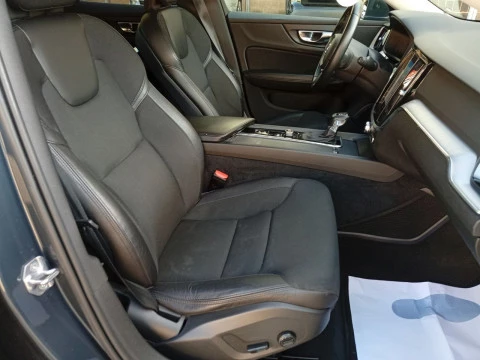 Volvo V60 2.0 D3 Momentum Pro Auto