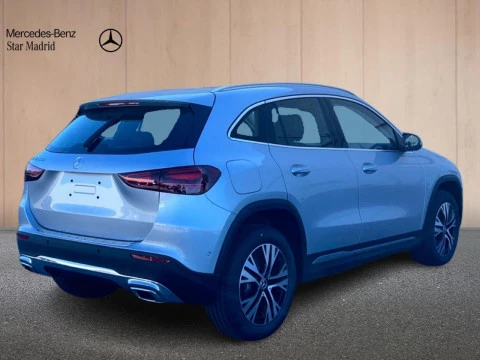 Mercedes-Benz GLA  250 e con tecnologia hibrida EQ