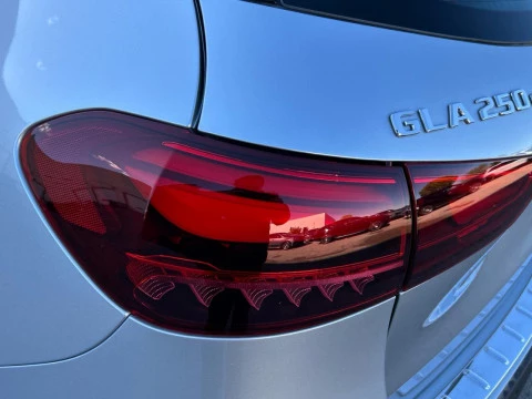 Mercedes-Benz GLA  250 e con tecnologia hibrida EQ