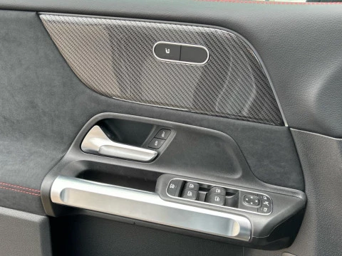 Mercedes-Benz GLB  200 d